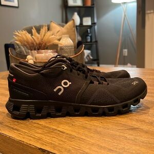 Women’s size 10 on cloud, black athletic shoes